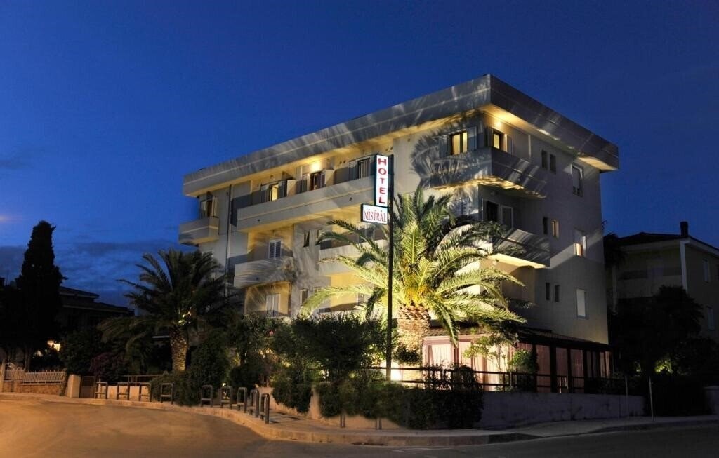 Отель Hotel Mistral 3*