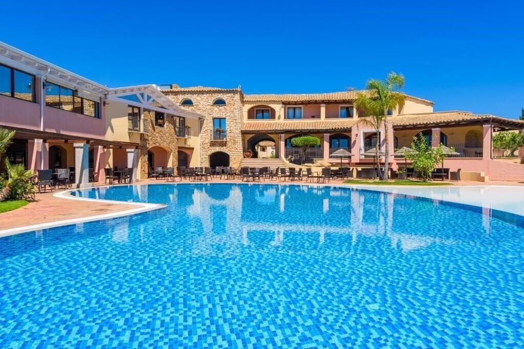 Готель Valtur Sardegna Eos Costa Rei 4*