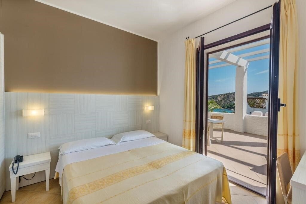 Фото Hotel Mon Repos Baja Sardinia 4*