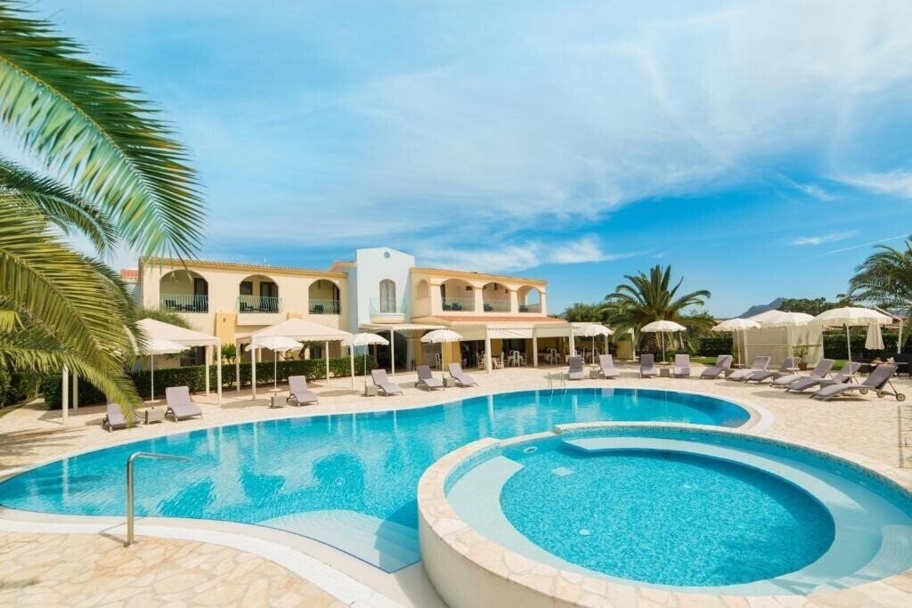 Фотографія Hotel Ristorante Il Vascello Costa Rei 4*