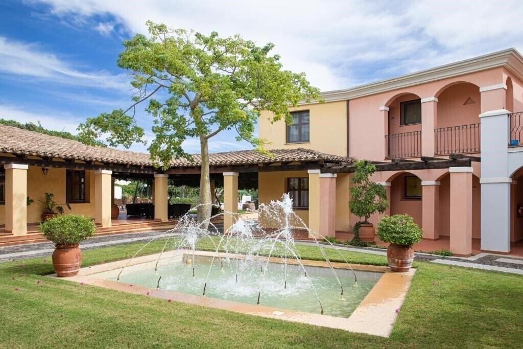 Фотографія Hotel La Torre Bari Sardo 4*