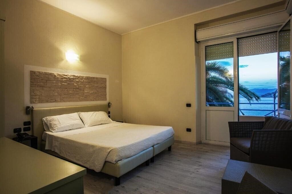 Картинка Calamosca Hotel 3*