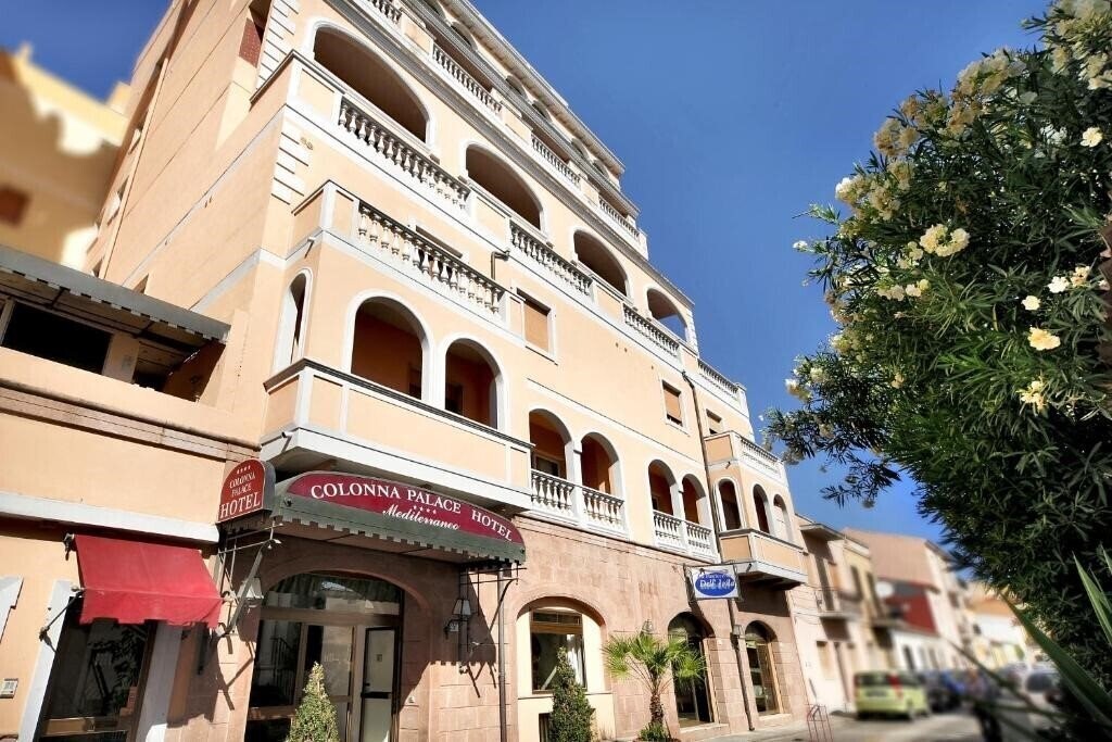Отель Colonna Palace Hotel Mediterraneo 4*