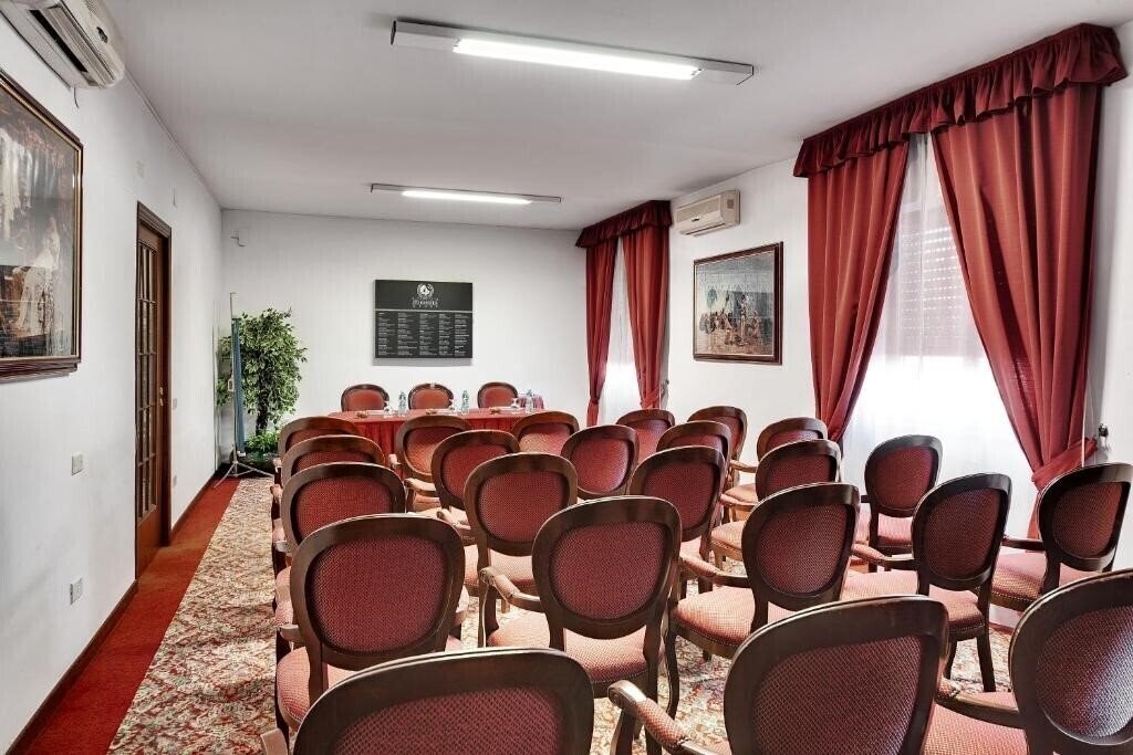 Картинка Colonna Palace Hotel Mediterraneo 4*