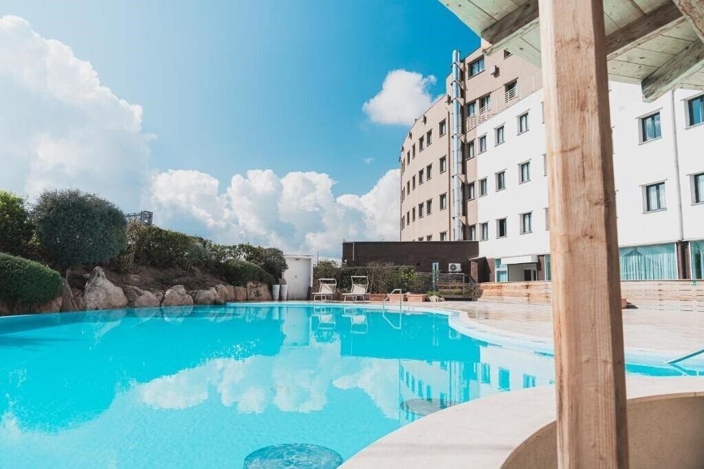 Готель Mercure Olbia 4*