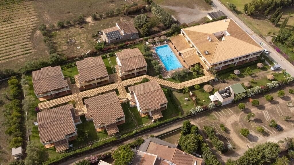 Отель iH Hotels Villasimius Le Zagare Resort 4*