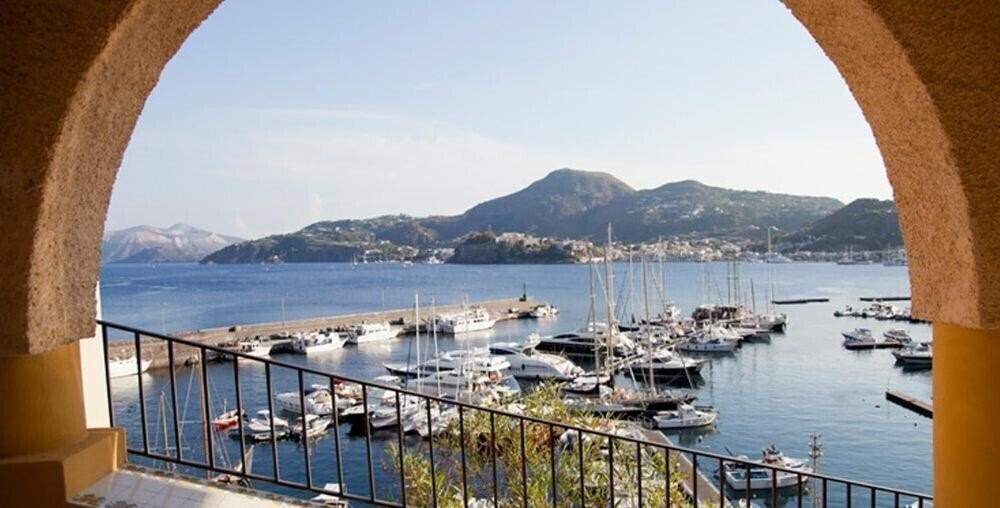 Отель Hotel A Pinnata Lipari 4*