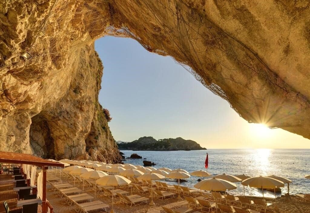 Готель UNA Hotels Capotaormina 4*