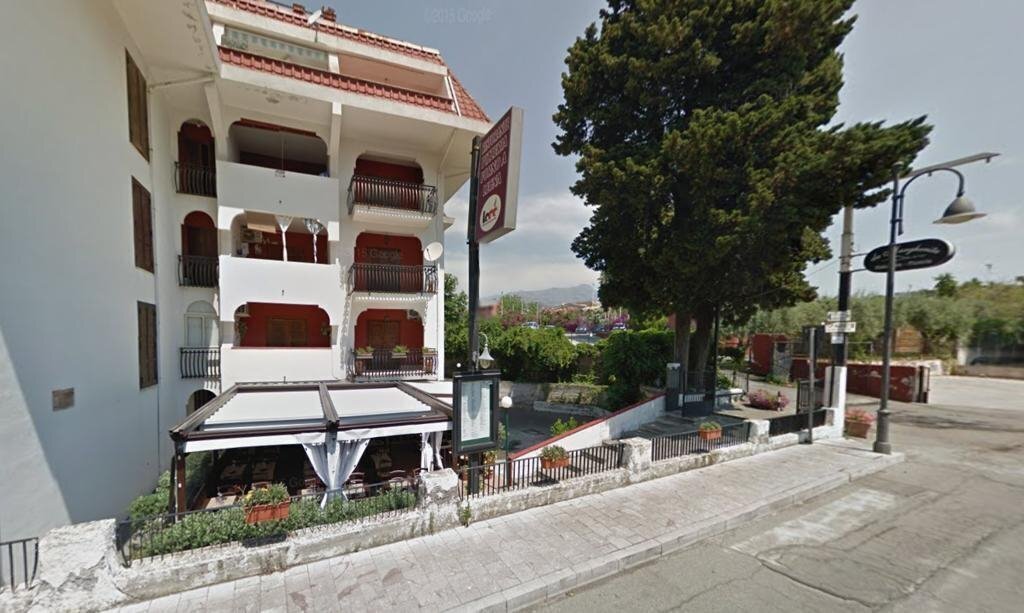 Готель Baia Degli Dei 3*