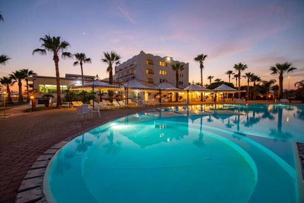 Отель Baia D'Oro 4*