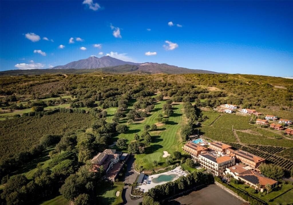 Готель Picciolo Etna Golf Resort 5*