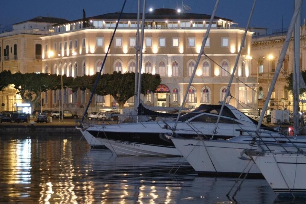 Отель Grand Hotel Ortigia 5*