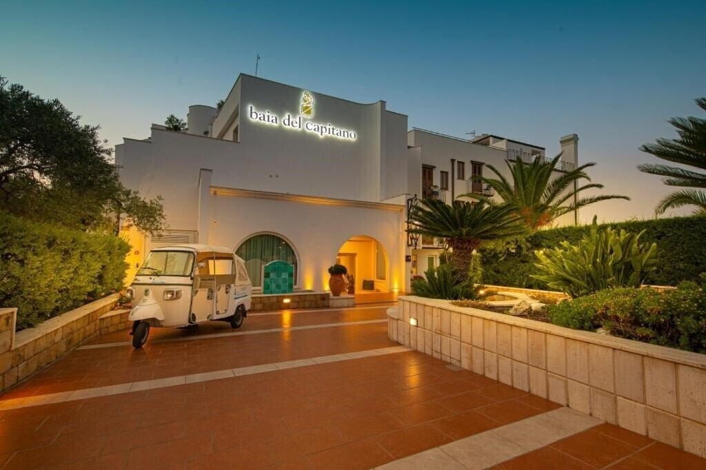 Фотографія Hotel Baia Del Capitano 4*