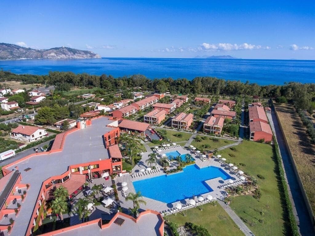Готель VOI Baia di Tindari Resort (ex. Club Baia Di Tindari) 4*
