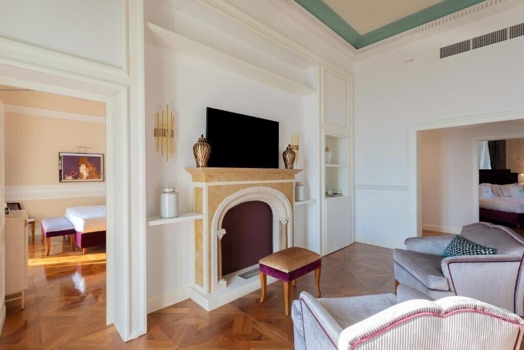 Картинка Des Etrangers Et Miramare 5*