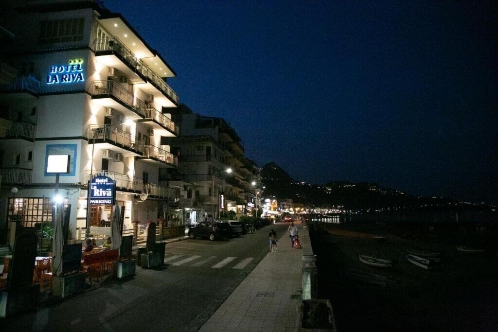 Готель La Riva 3*