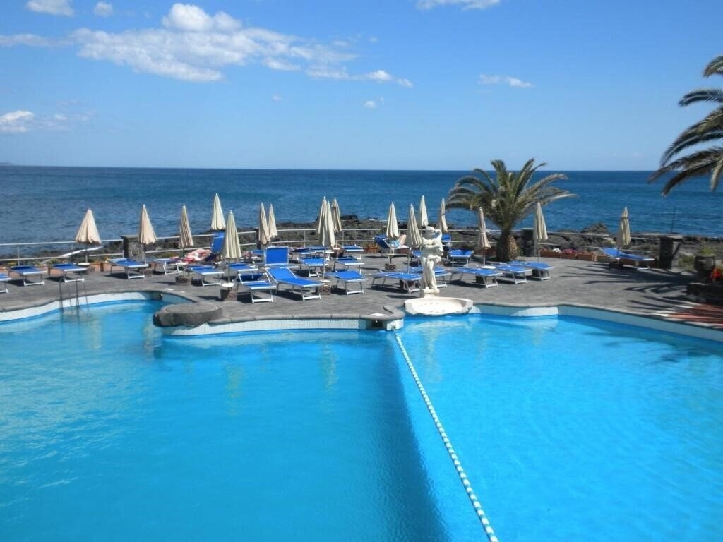 Готель Arathena Rocks 4*