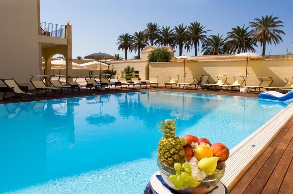 Готель Mahara Hotel 4*