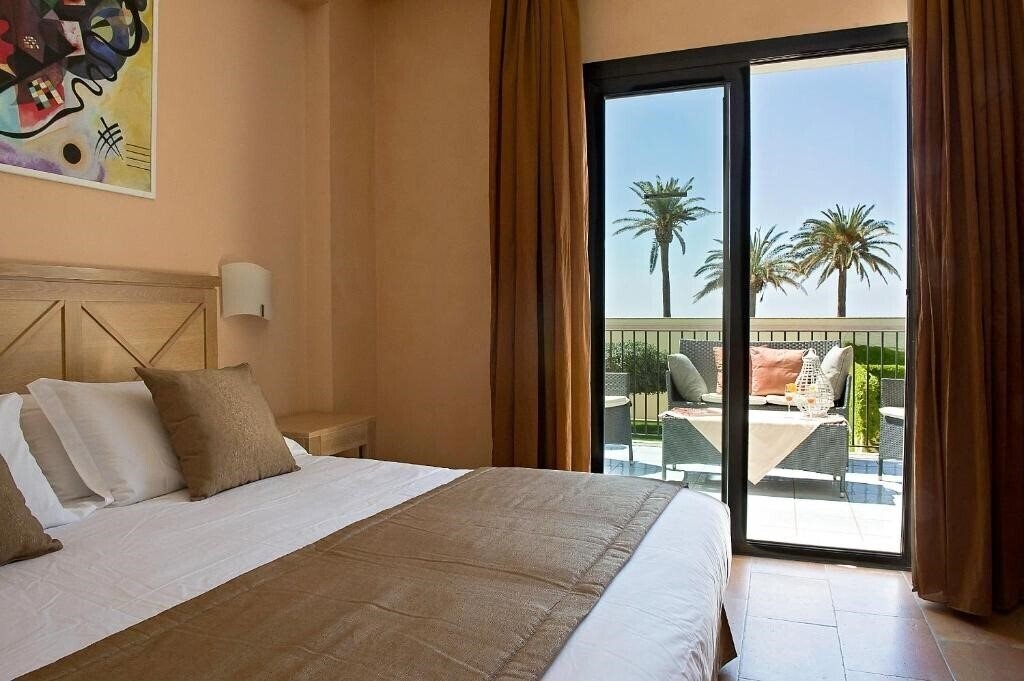 Фото Mahara Hotel 4*