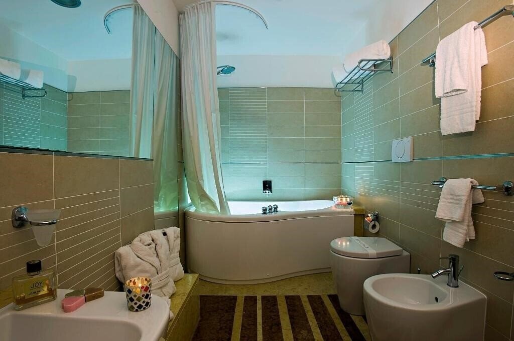 Фотографія Mahara Hotel 4*