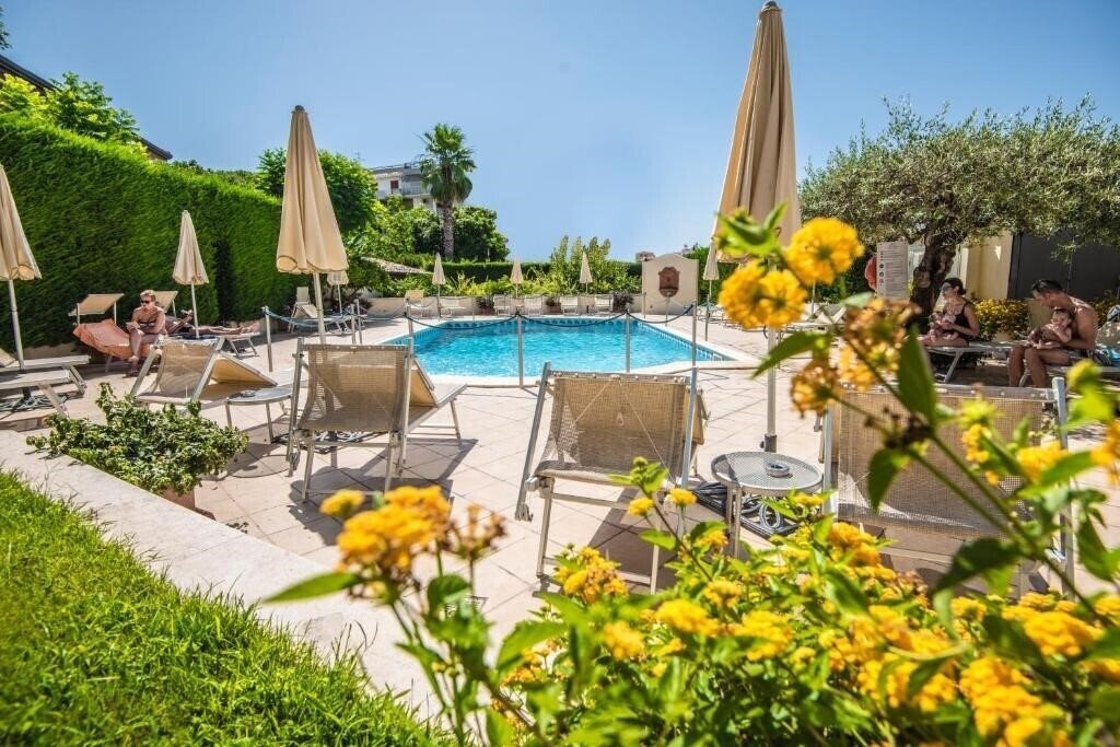 Отель Villa Daphne 4*