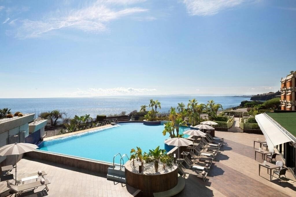 Готель Four Point Hotel by Sheraton Catania (Acicastello) 4*