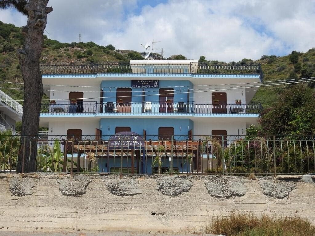 Отель Chrismare Hotel 4*