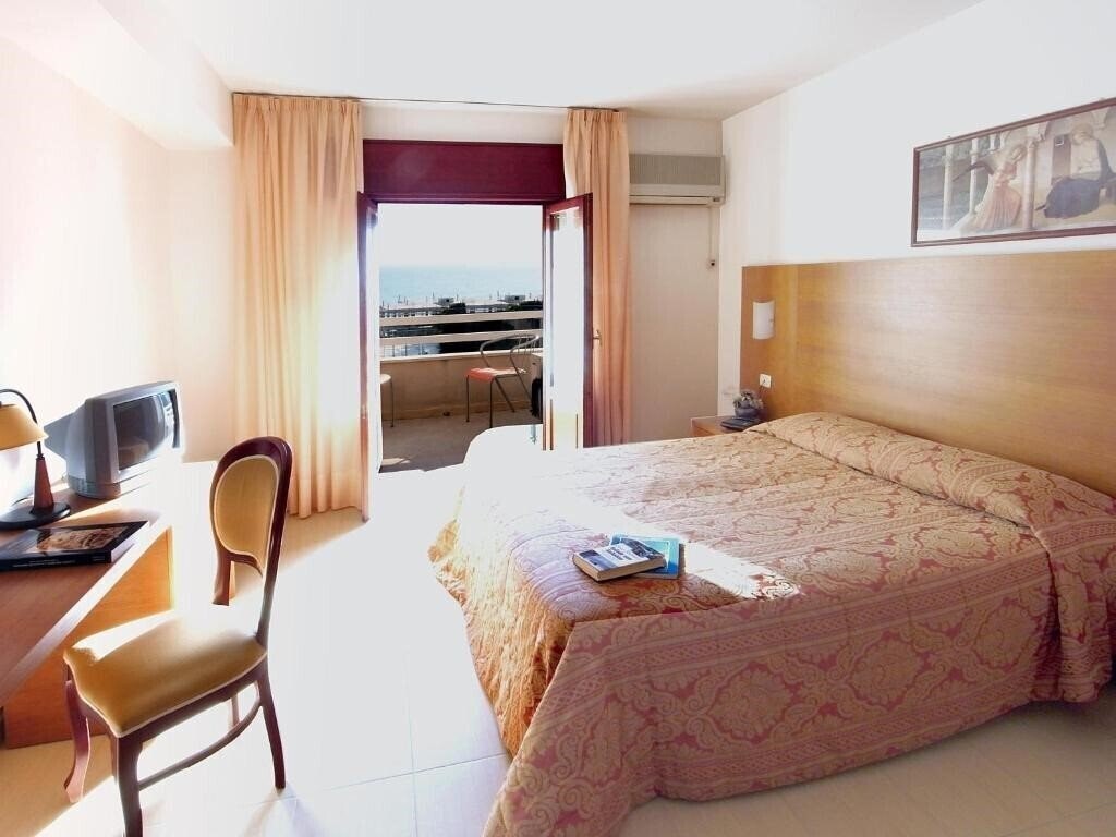 Фото Alceste Hotel 3*
