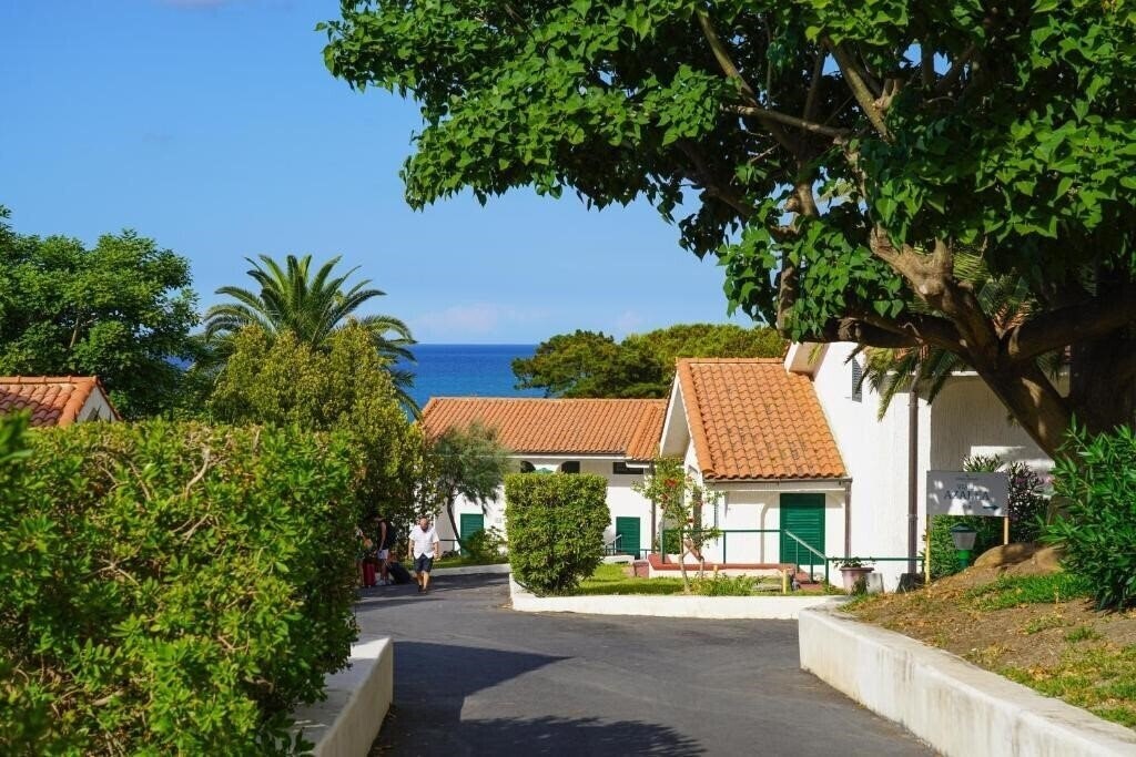 Отель Cefalu Resort Sporting Club 4*