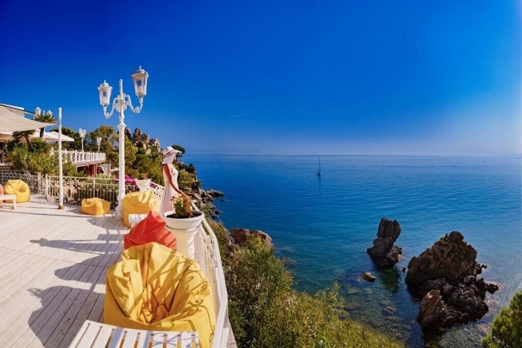Готель Kalura Hotel 4*