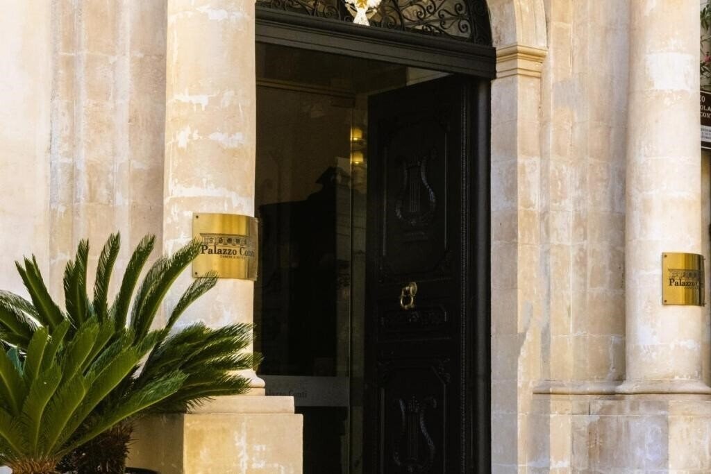 Фото Palazzo Conti Camere & Suites Scicli 3*