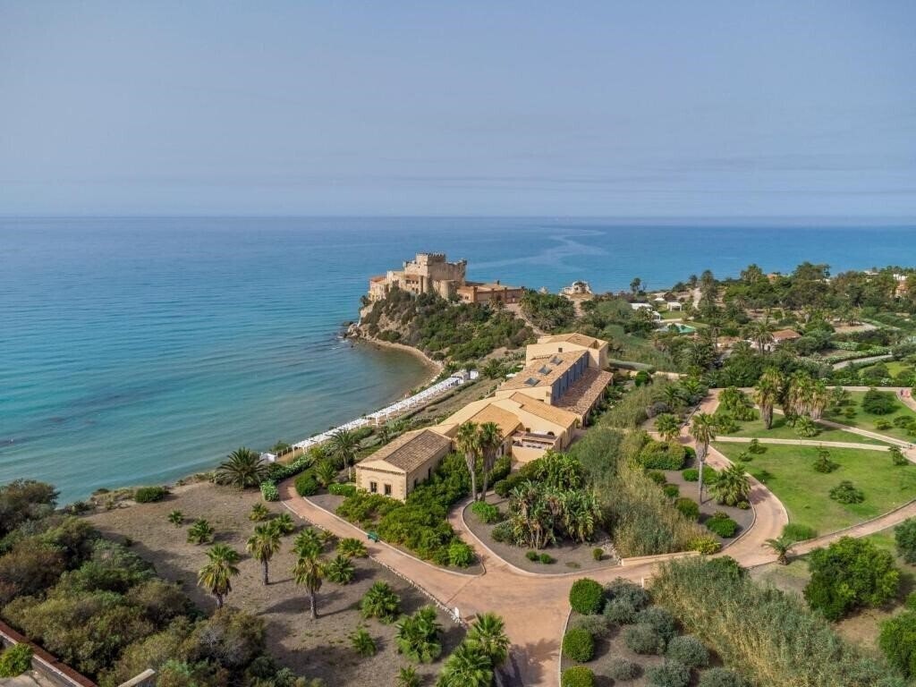 Готель Falconara Greenblu Resort 4*