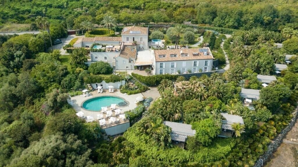 Готель Donna Carmela Resort & Lodges 4*