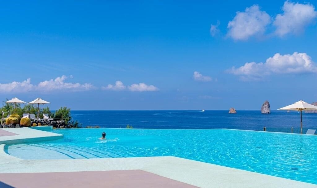 Изображение Therasia Resort Sea & SPA 4*