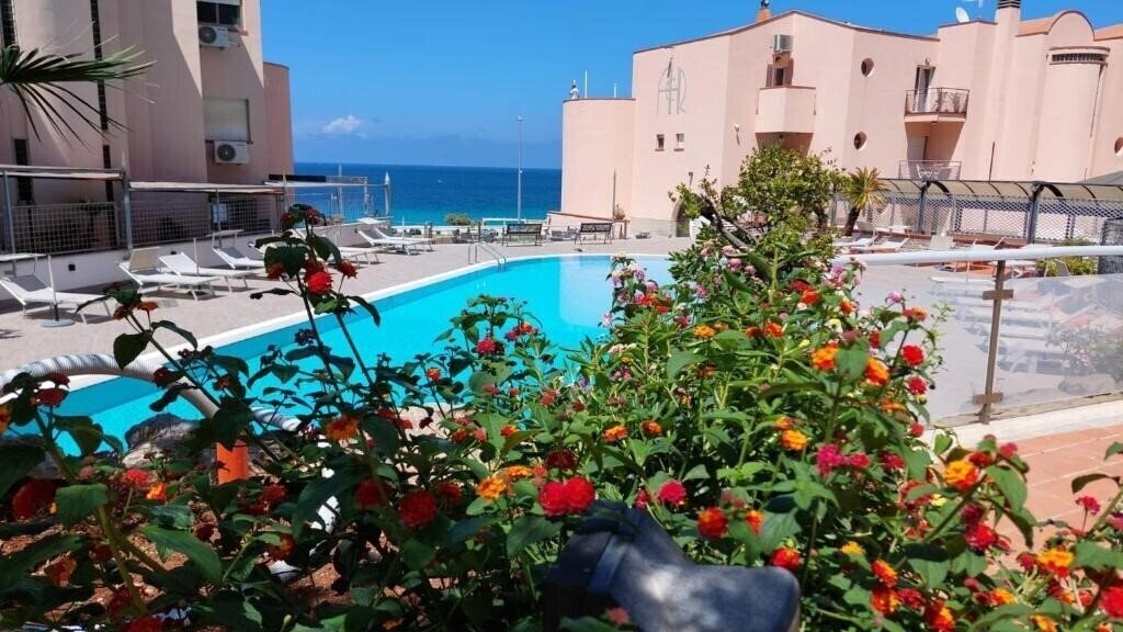 Готель Addaura Village 3*