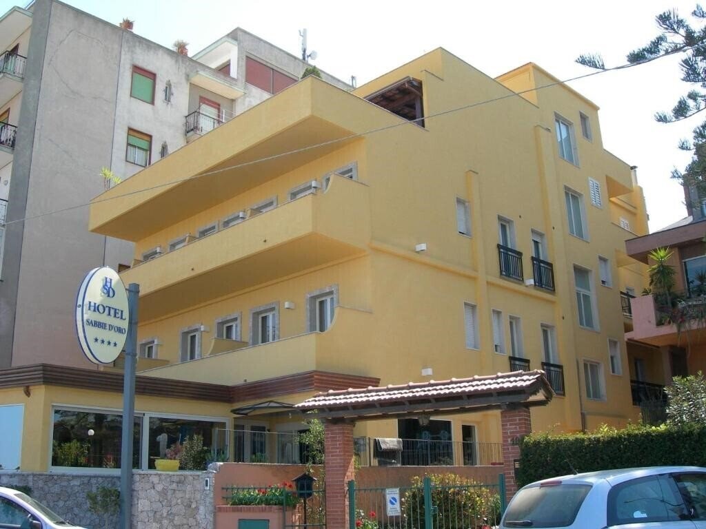 Отель Hotel Sabbie D'Oro 4*