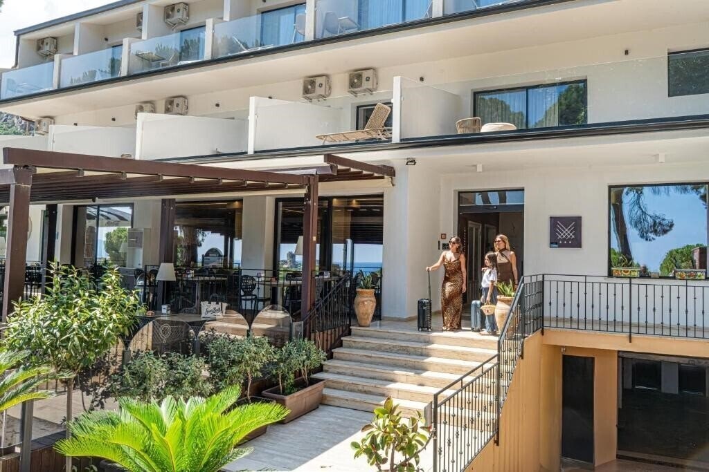 Готель Al Pescatore Cefalu 3*
