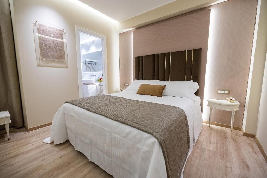 Фото Montreal Hotel 3*