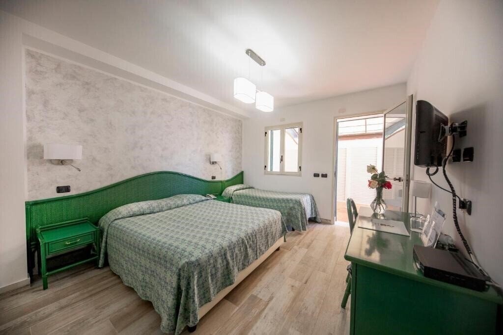 Фото Hotiday Room Collection Mazzaforno 4*