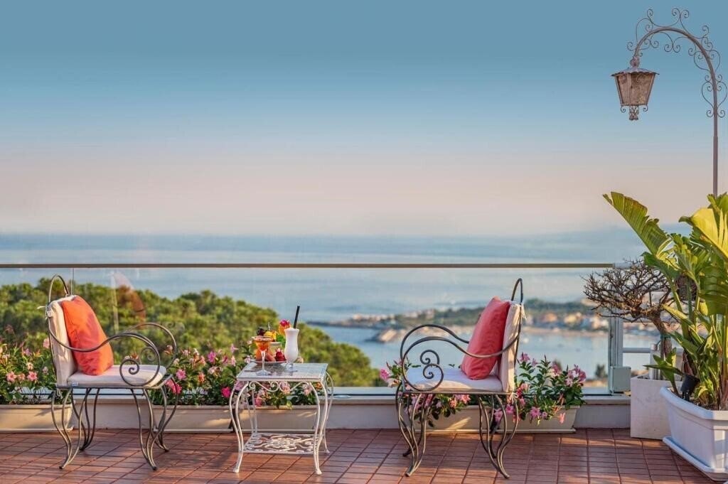 Отель Continental Hotel 3*