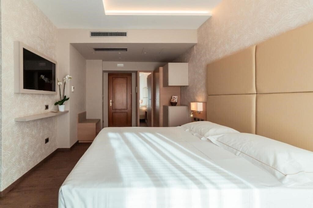 Фото Continental Hotel 3*