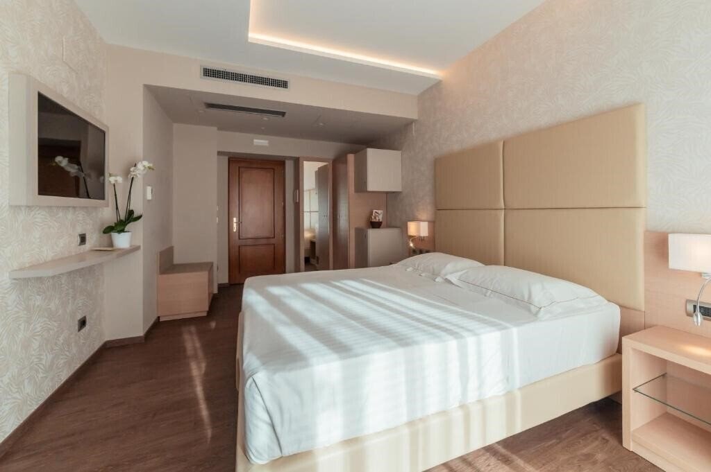 Фотография Continental Hotel 3*