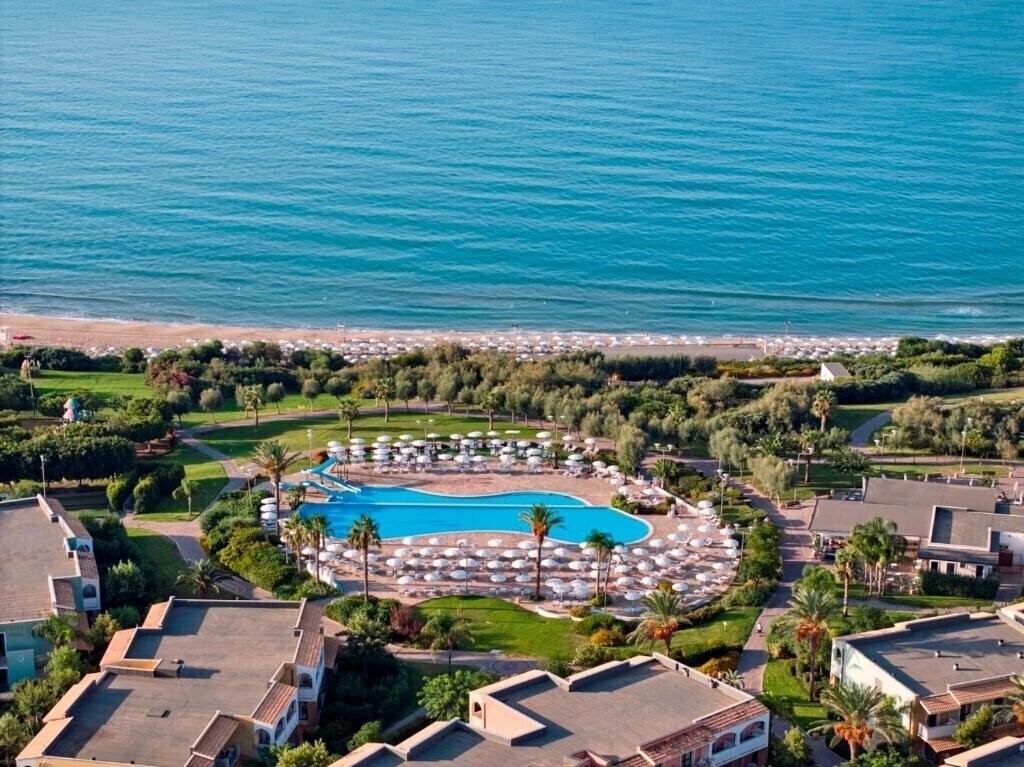 Отель Serenusa Resort 4*