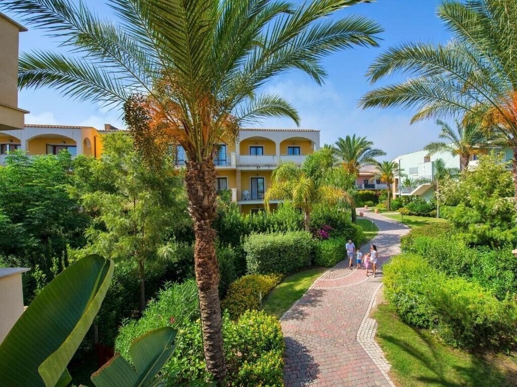 Картинка Serenusa Resort 4*