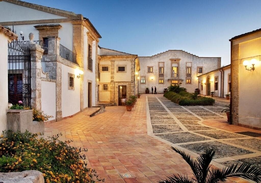 Отель Relais Villa Favorita 4*