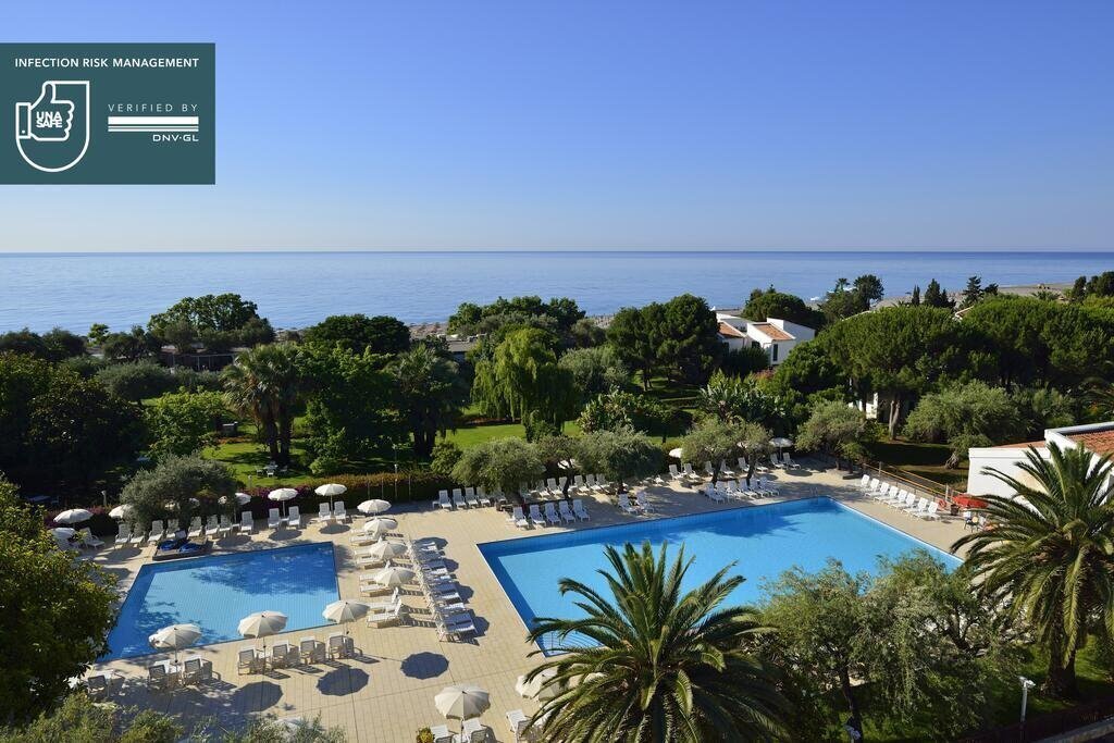 Готель Atahotel Naxos Beach Resort Hotel 4*