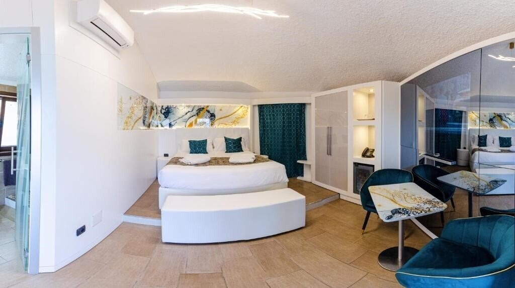 Отель Calanica Resort 4*