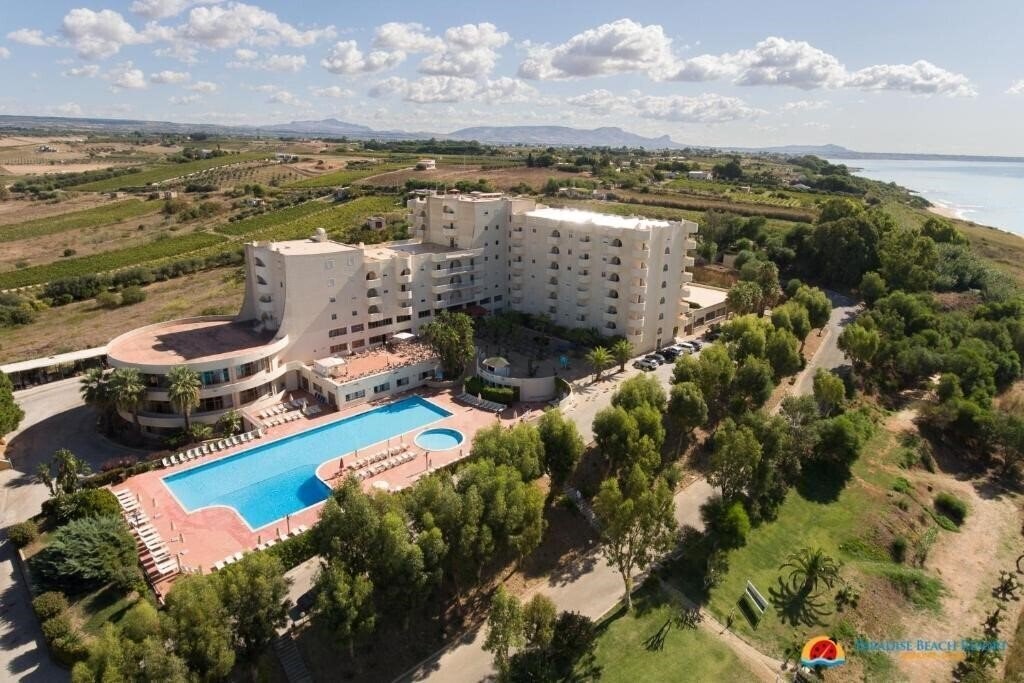 Отель Paradise Beach 4*