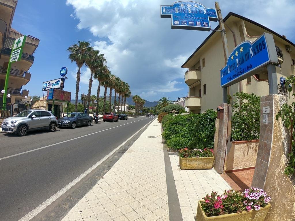 Фотографія Baia Di Naxos Aparthotel 3*