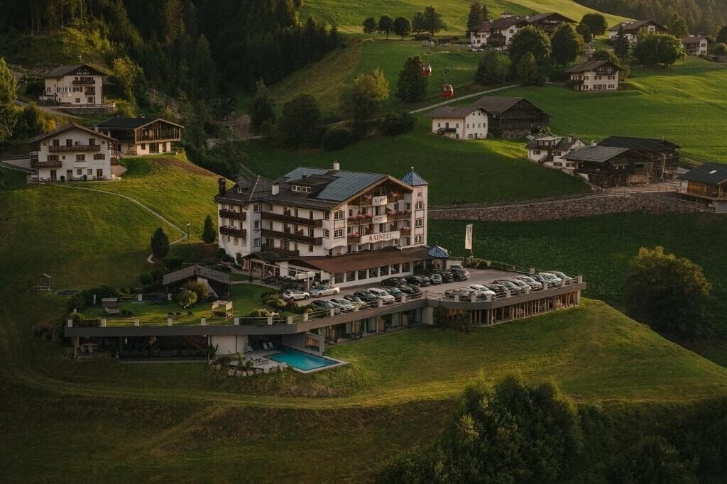 Готель Rainell Dolomites Retreat 4*